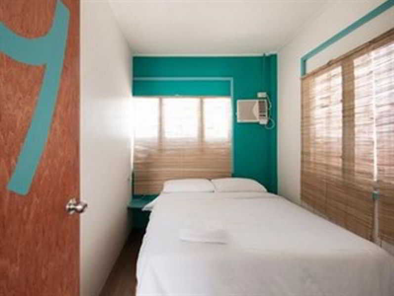 Mnl Boutique Hostel Makati City Exterior photo