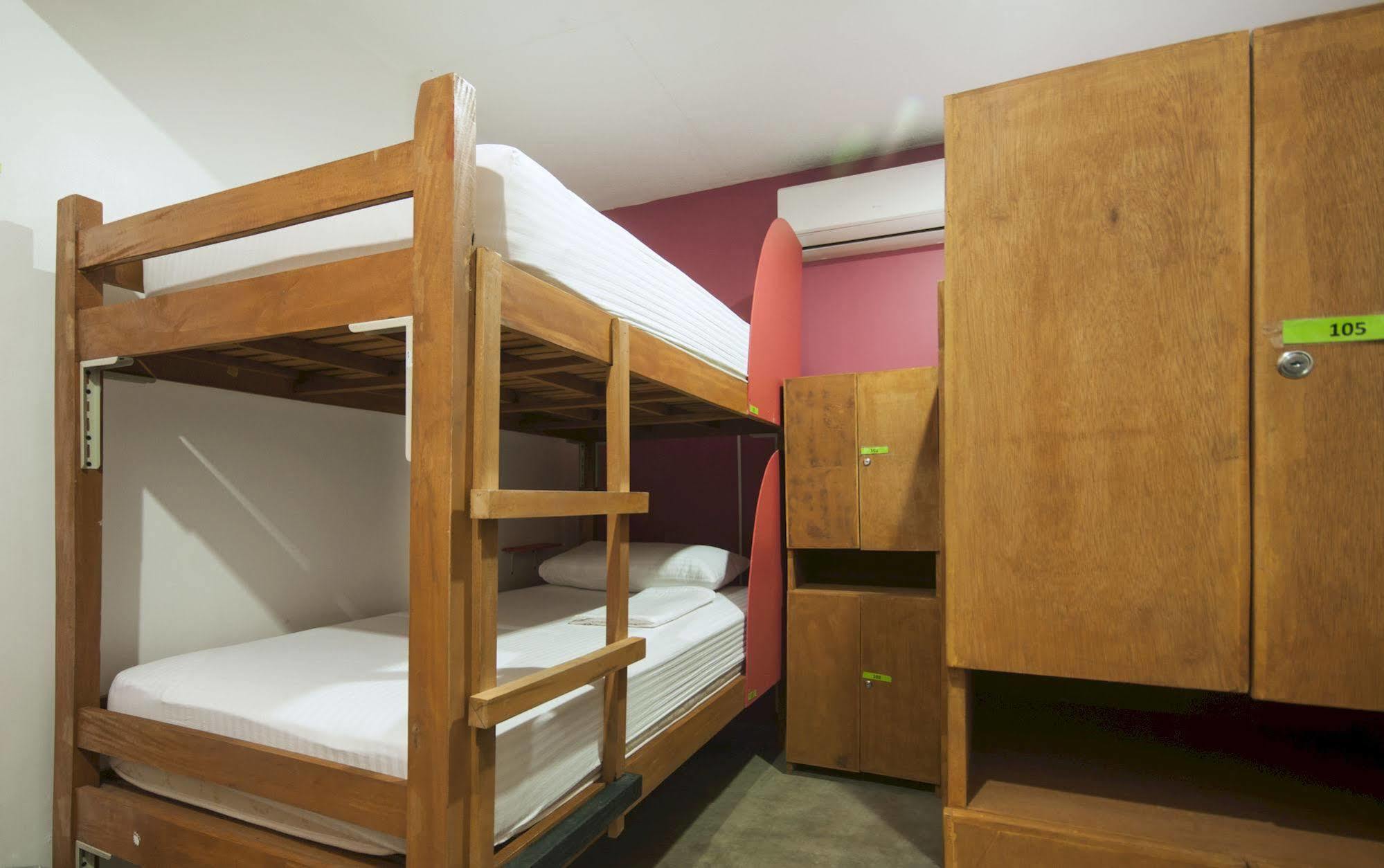 Mnl Boutique Hostel Makati City Exterior photo