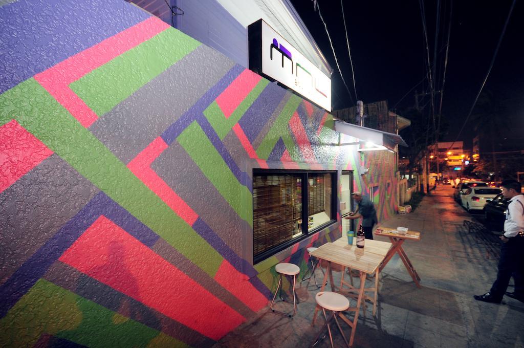 Mnl Boutique Hostel Makati City Exterior photo