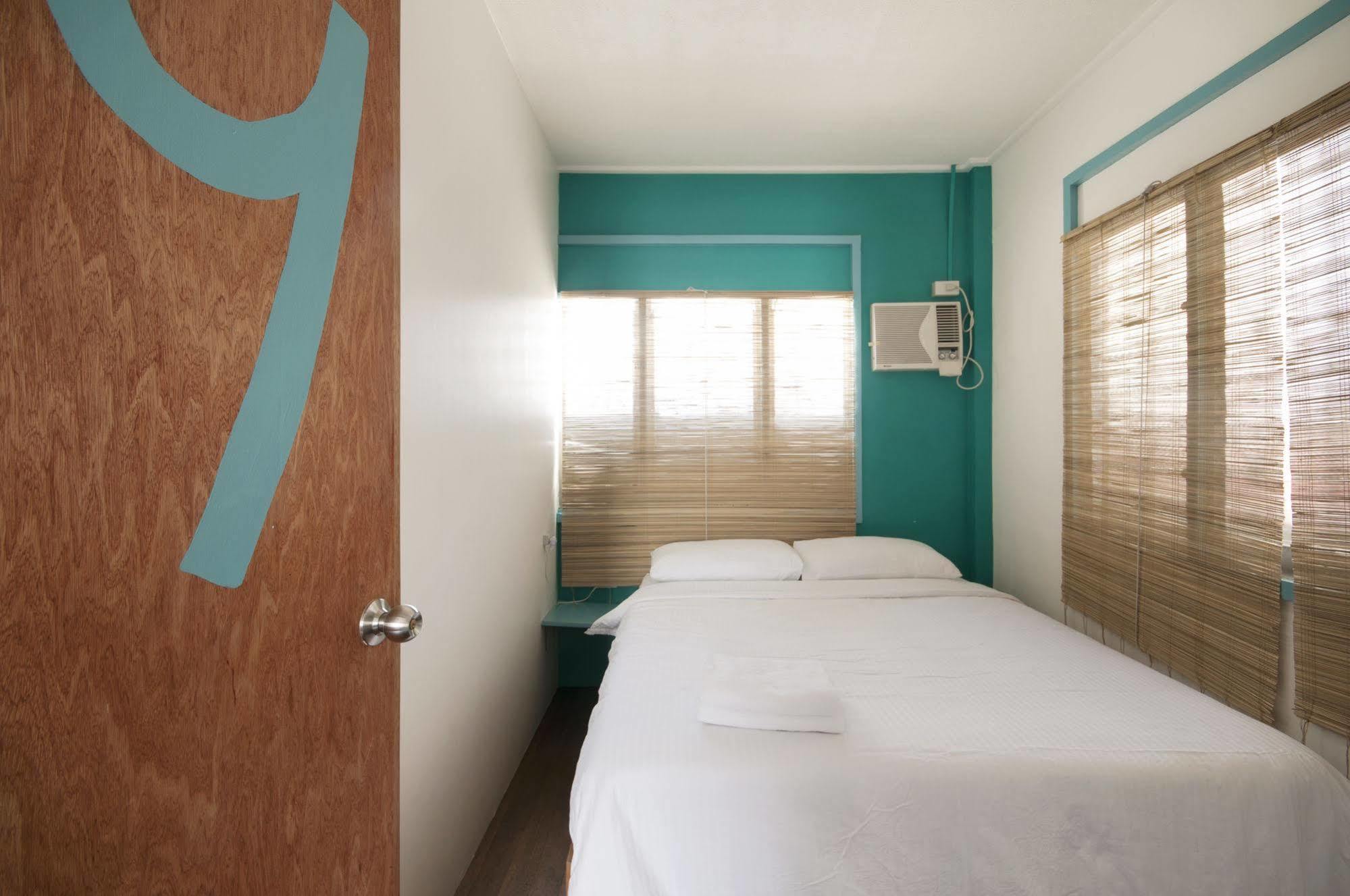 Mnl Boutique Hostel Makati City Exterior photo